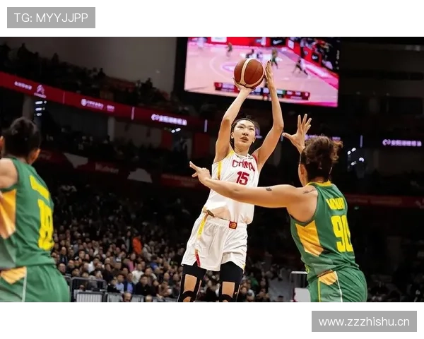 刷到韩旭训练后走出球馆，球鞋一脱高跟一上黑色豪车，反差看的我懵