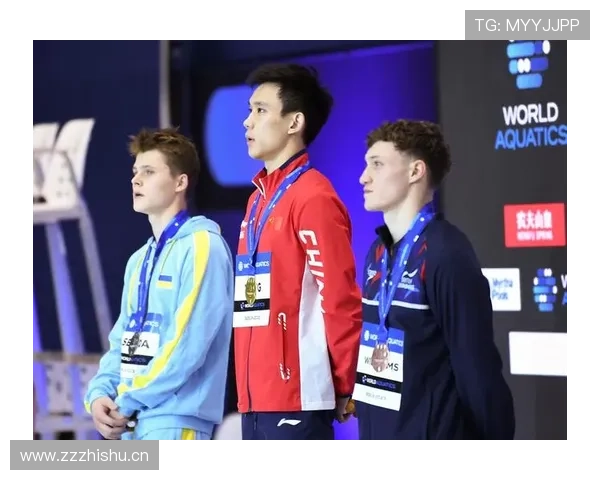 杨昊比赛间隙连喝两杯能量饮料，还真不是一般人撑得住的节奏？